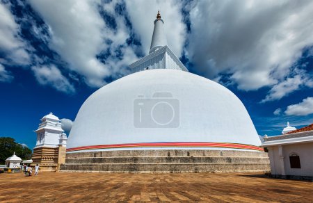 Ruwanweliseya Dagoba. Anuradhapura, Sri Lanka
