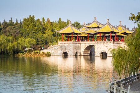 beautiful yangzhou five pavilion bridge