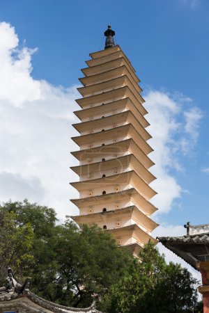 white pagoda in Dali