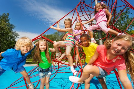 Many kids stand on red ropes