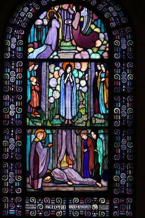圣保罗教堂。A Poncet旁边的玻璃窗Angelum dei有羊膜。日内瓦。瑞士. 