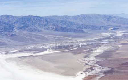 恶水盆地从 dante 的视图在死亡谷国家公园的鸟瞰图        加入收藏
