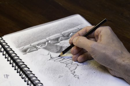 艺术家画在纸上